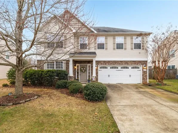 5511 Oakgate Dr, Greensboro, NC 27405