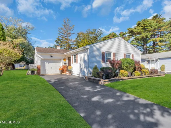 16 Concord Lane, Toms River, NJ 08757