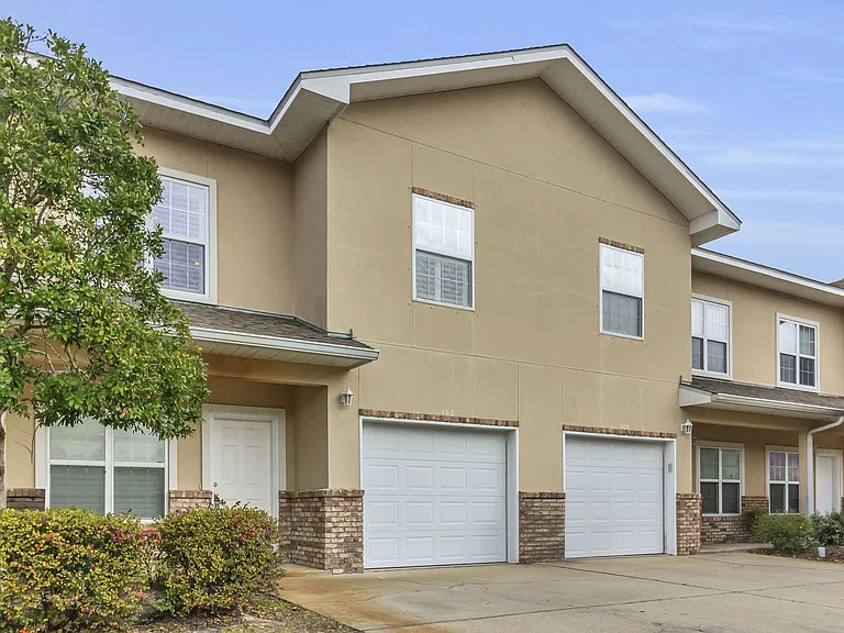 1486 Bentley Cir — Photo 4