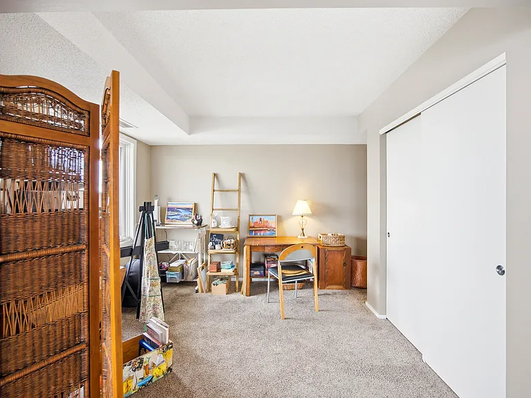 300 Walnut St #2008 — Photo 4