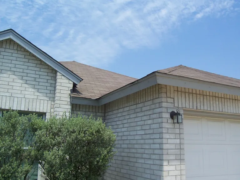 313 Edgewood Cv — Photo 2