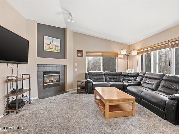 5th image of 2211 Ridgemont Dr