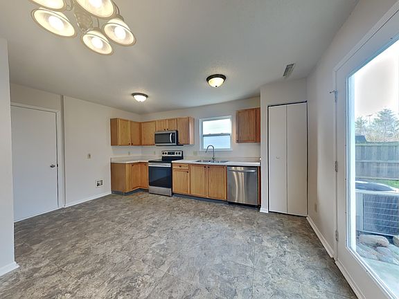 5th image of 1364 Alonzo Pl