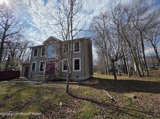 1528 Belgravia Dr, Tobyhanna, PA 18466