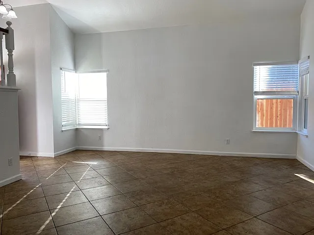 4 bed, 2.5 bath, 2029 sqft, $2,600 — Photo 3
