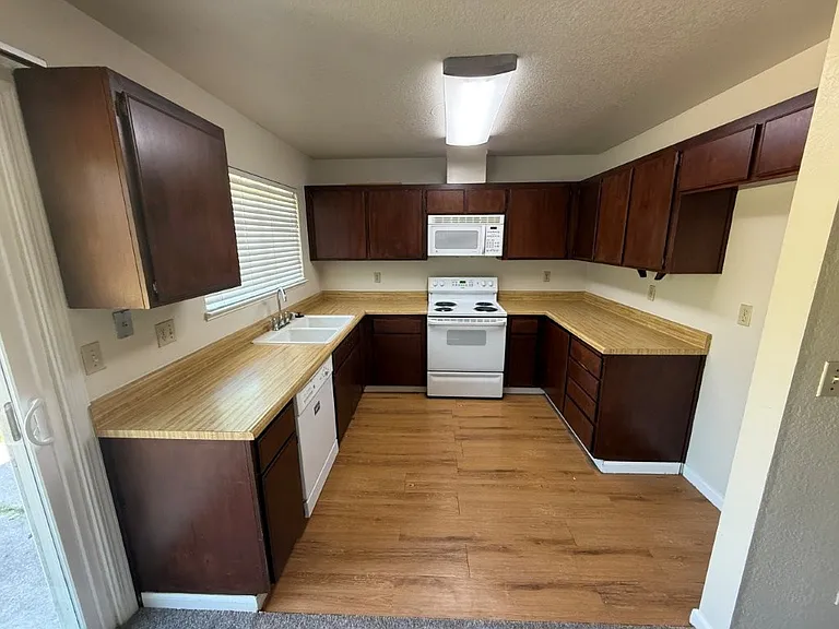 2766 Applewood Dr — Photo 20