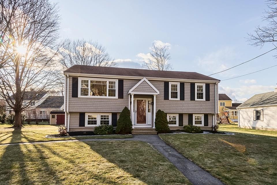 1st image of 4 Storeybrook Dr
