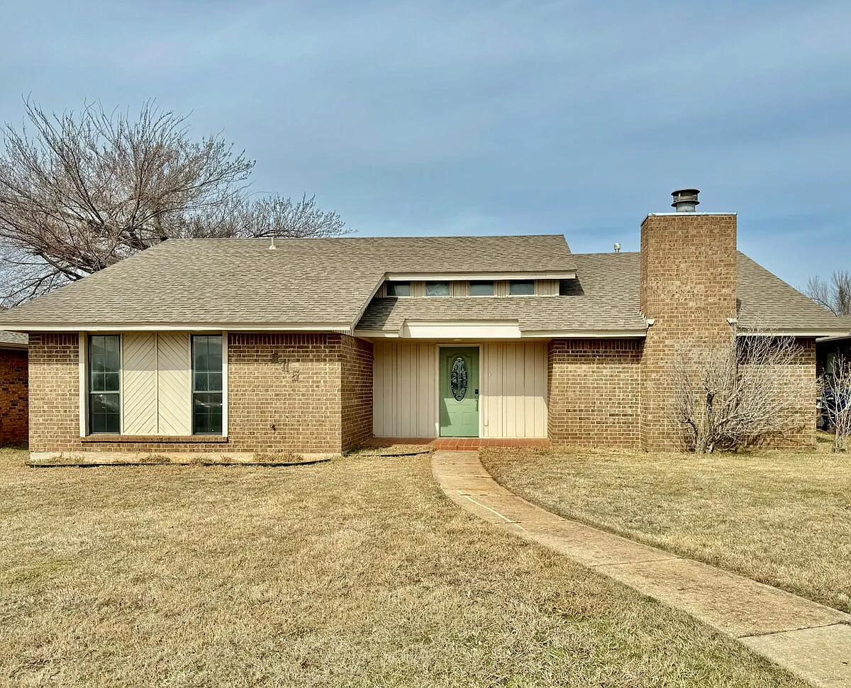 3 bed, 2.0 bath, 1631 sqft, $1,745 — Photo 1