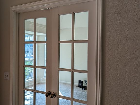 4th image of 10712 Thoroughbred Dr