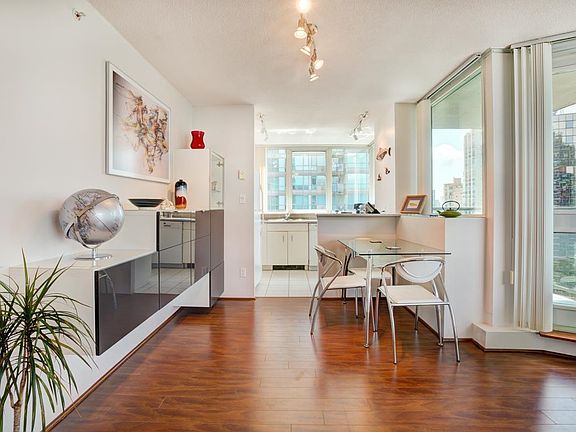 2nd image of 555 Jervis St #1505
