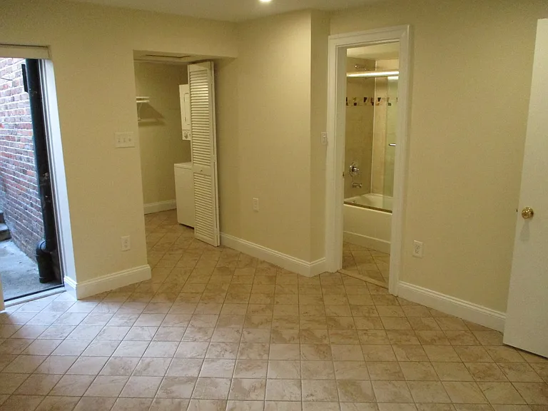 1193 - Edmonds — Photo 12