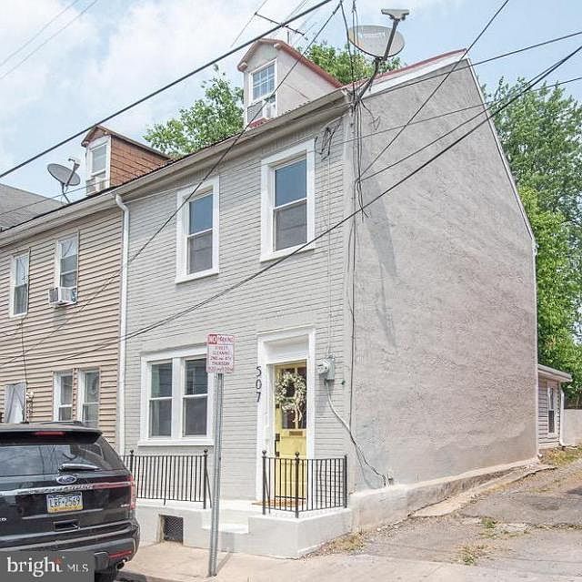 1st image of 507 Beaver St