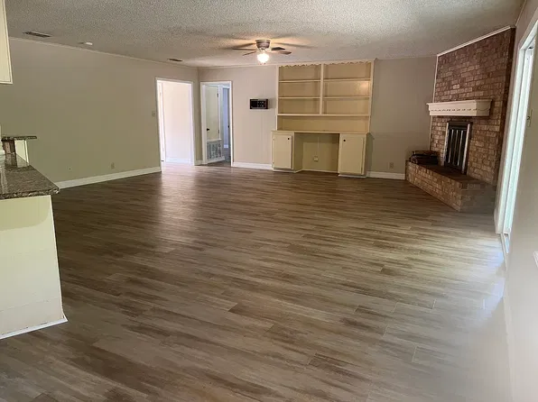 185 Pyeatt Dr, Gladewater, TX 75647