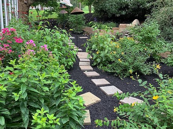 5th image of 726 Llanfair Rd