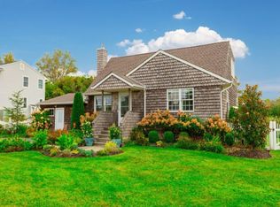 859 E Bay Dr, West Islip, NY