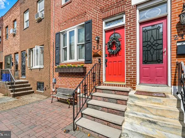 221 Moore St, Philadelphia, PA 19148