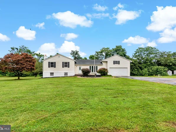 22 Shumack Ct, Bunker Hill, WV 25413