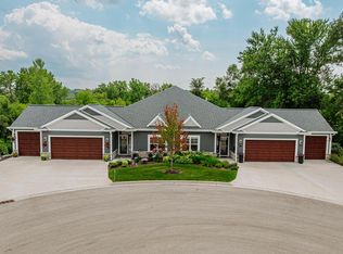 166 Phantom Lake Ct, Mukwonago, WI 53149