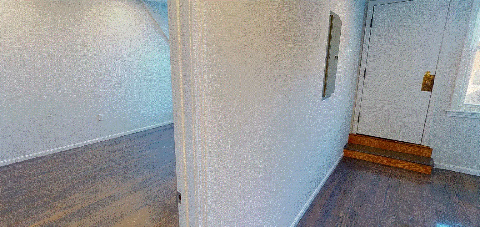 Charming 3 Bedroom-No Broker Fee — Photo 4