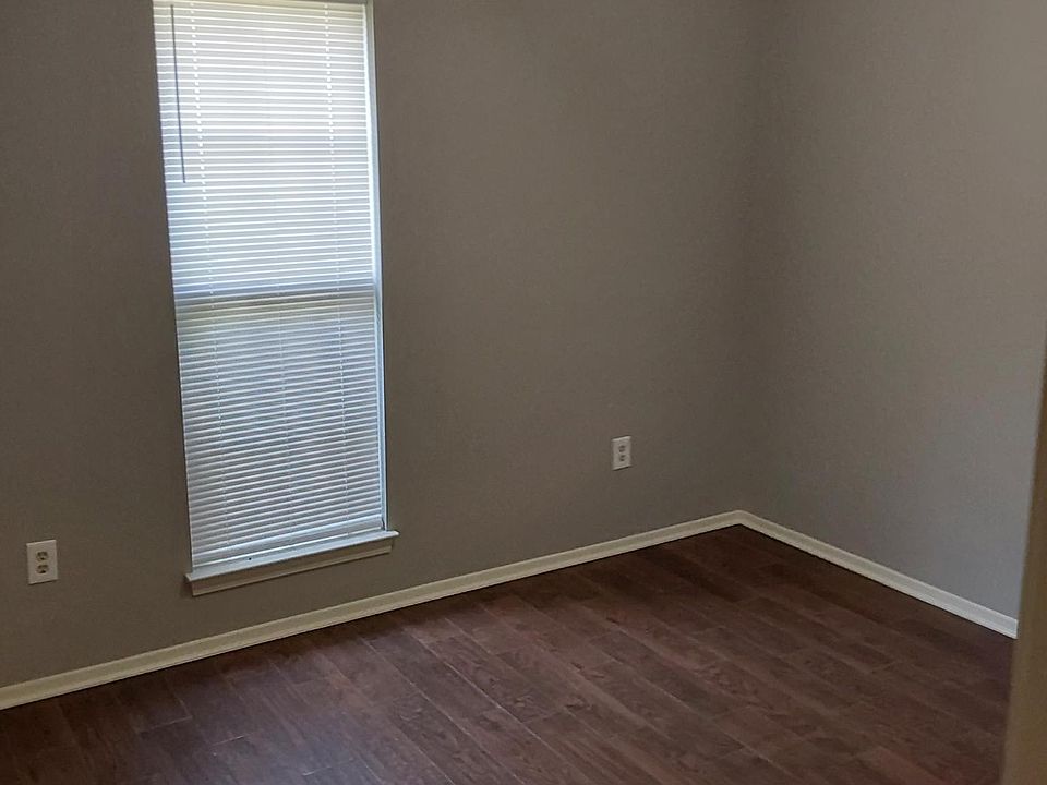 1st image of 10236 Oak Leaf Dr