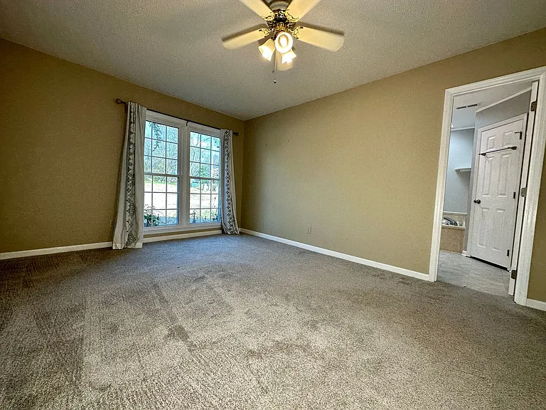 141 Victoria Dr — Photo 10