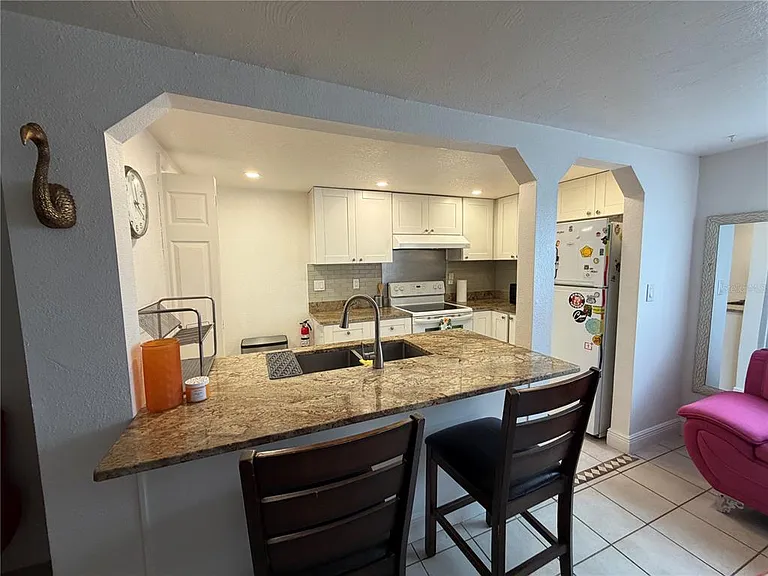 203 W Crest 1/2 Ave — Photo 10