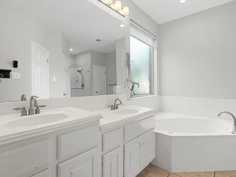 5301 Deerwood Ln — Photo 16