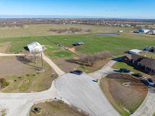 14158 Crestview Rd, Sanger, TX 76266