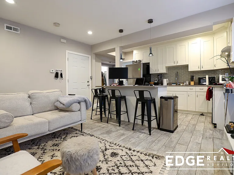 77 Linden St #2 — Photo 1