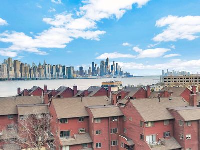 8100 River Rd APT 718, North Bergen, NJ, 07047