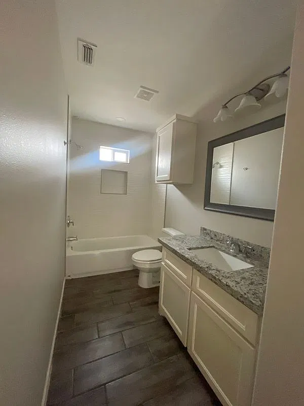 3 bed, 2.0 bath, 1087 sqft, $1,100 — Photo 4
