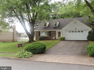 449 Pinehurst Rd, York, PA 17402