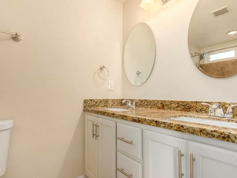 919 E La Jolla Dr — Photo 7