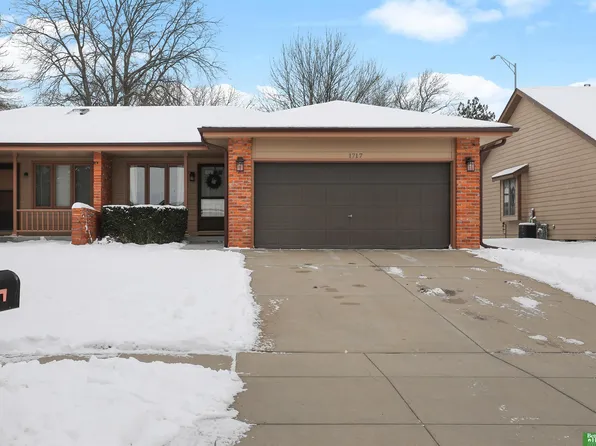 1717 Normandy Cir, Lincoln, NE 68512
