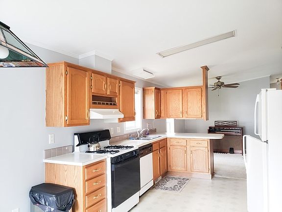 5th image of 7703 Island Dr
