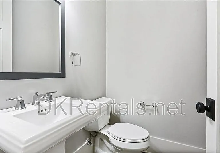 2272 Abby Ln NE — Photo 35
