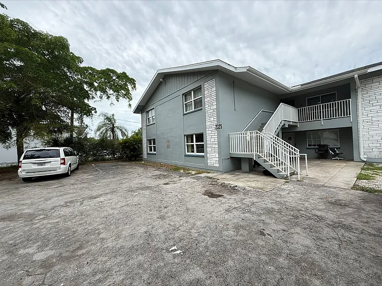 2325 Crawford St — Photo 1