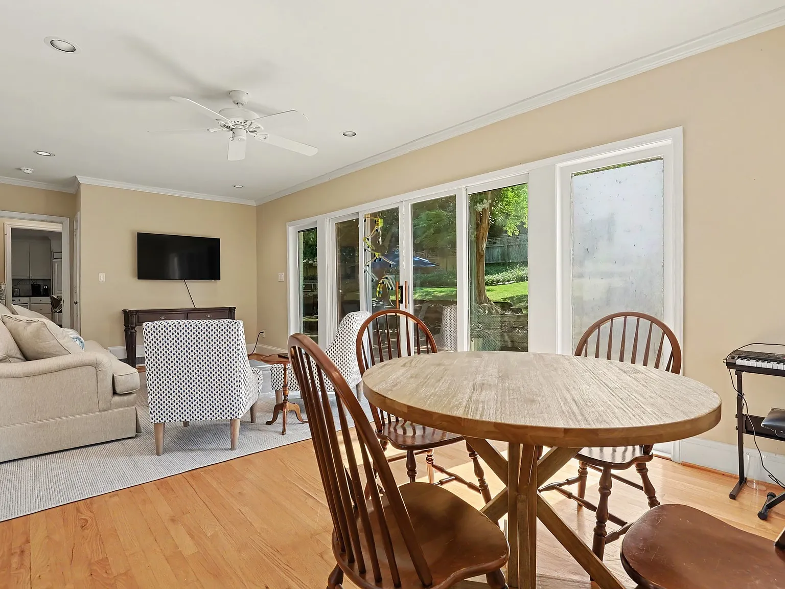 3 bed, 2800 sqft, $4,800 — Photo 3