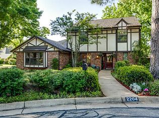 2204 Fall River Dr, Arlington, TX 76006