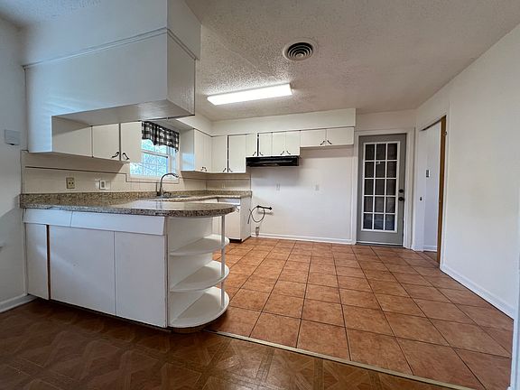 4th image of 306 Stockton Dr