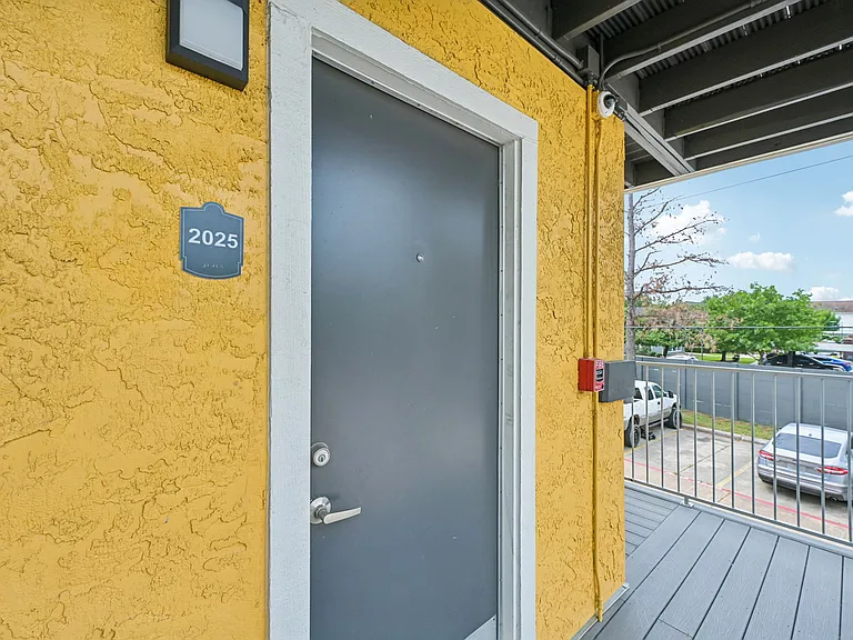 16410 North Fwy — Photo 62