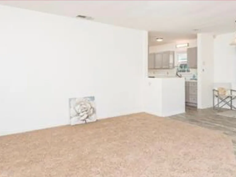 6273 Hobart St — Photo 10