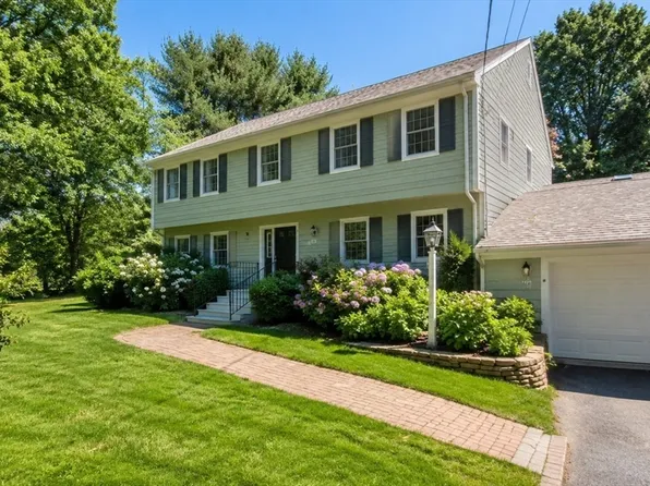 225 River Rd, Tewksbury, MA 01876