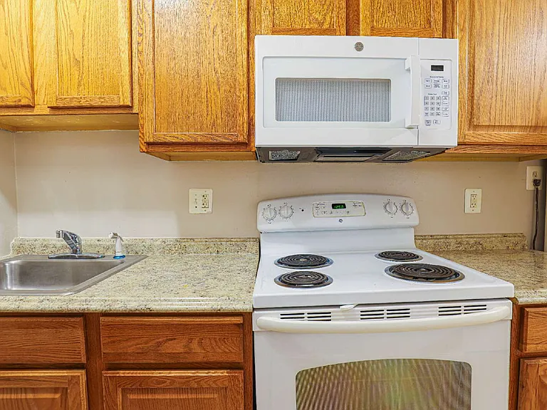 1633 E St NE #3 — Photo 4