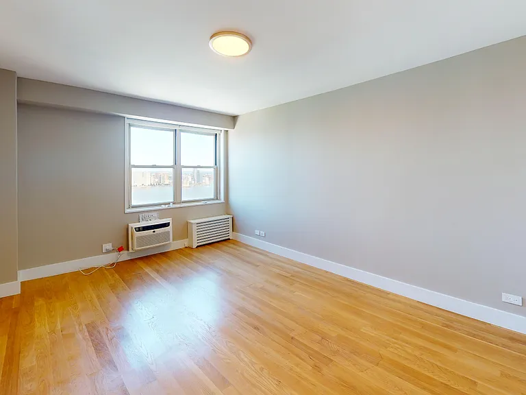 80 N Moore St #8033G — Photo 10