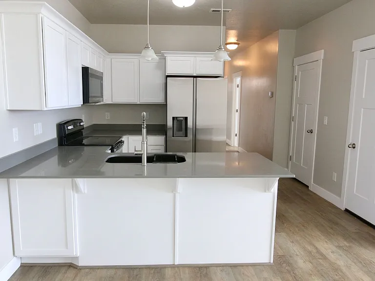 49 W Silver Springs Dr — Photo 11