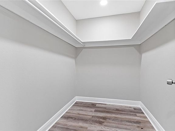 4th image of 4626 Herschel St