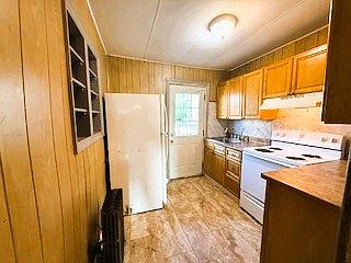 3rd image of 620 Carothers Ave #3