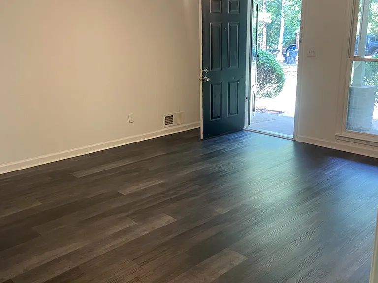 2020 Oakwood Dr #2020 — Photo 7