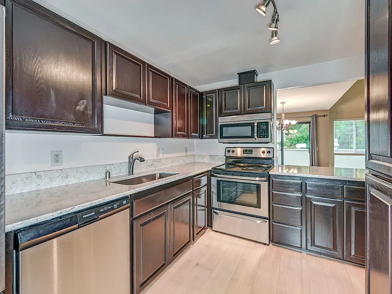 10306 NE 16th St #P4 — Photo 11